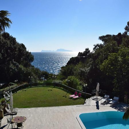 Holidays Naples Family - Pool In Front Of Capri 외부 사진