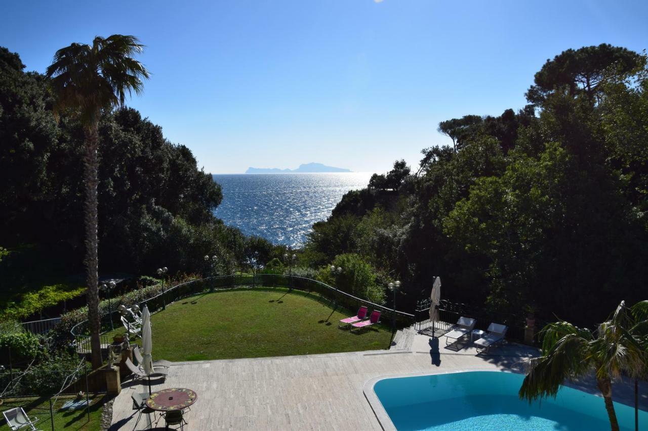 Holidays Naples Family - Pool In Front Of Capri 외부 사진