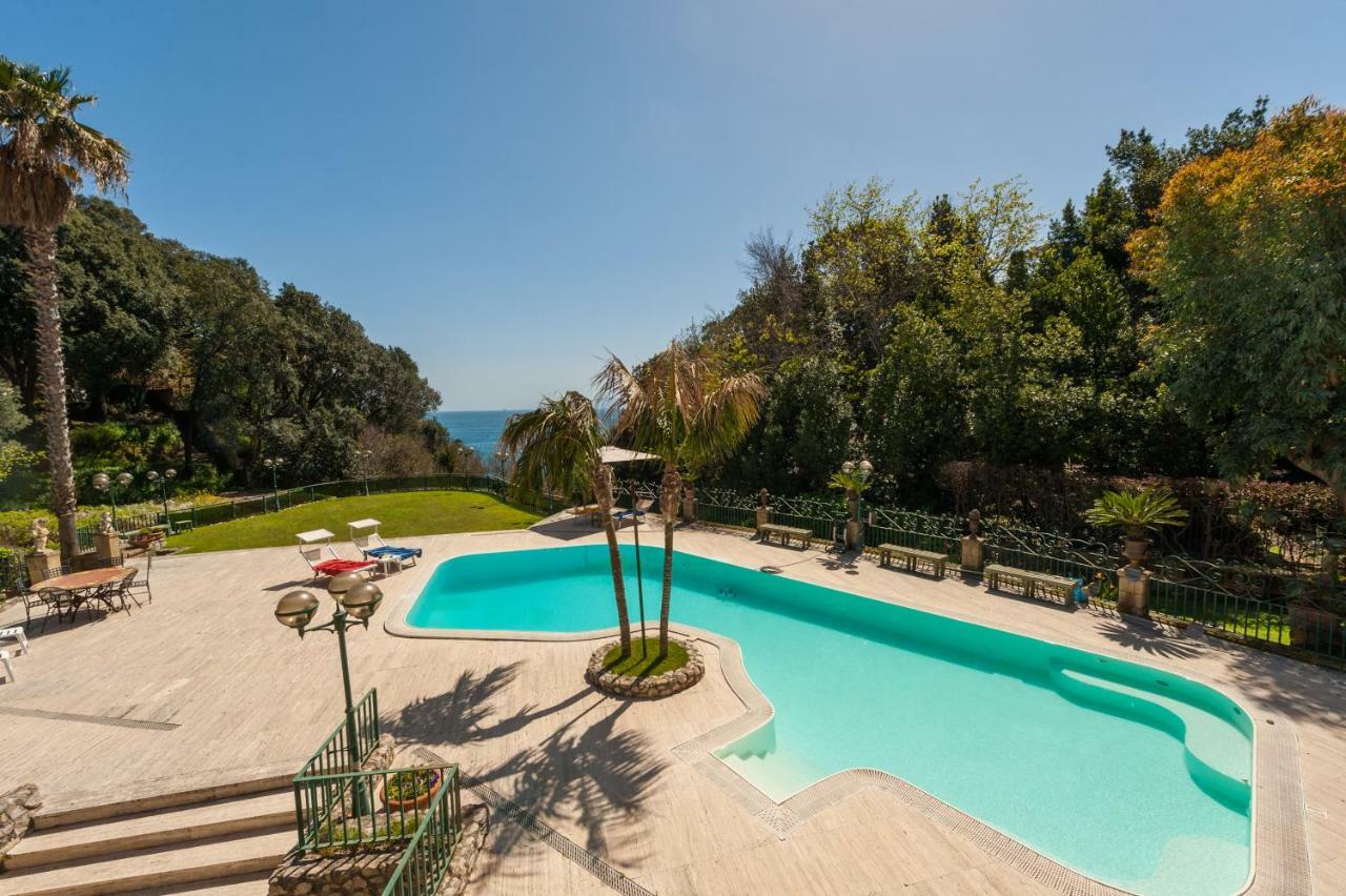 Holidays Naples Family - Pool In Front Of Capri 외부 사진