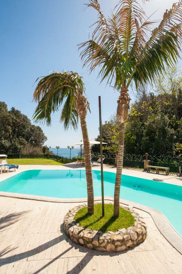 Holidays Naples Family - Pool In Front Of Capri 외부 사진