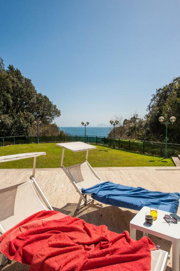 Holidays Naples Family - Pool In Front Of Capri 외부 사진