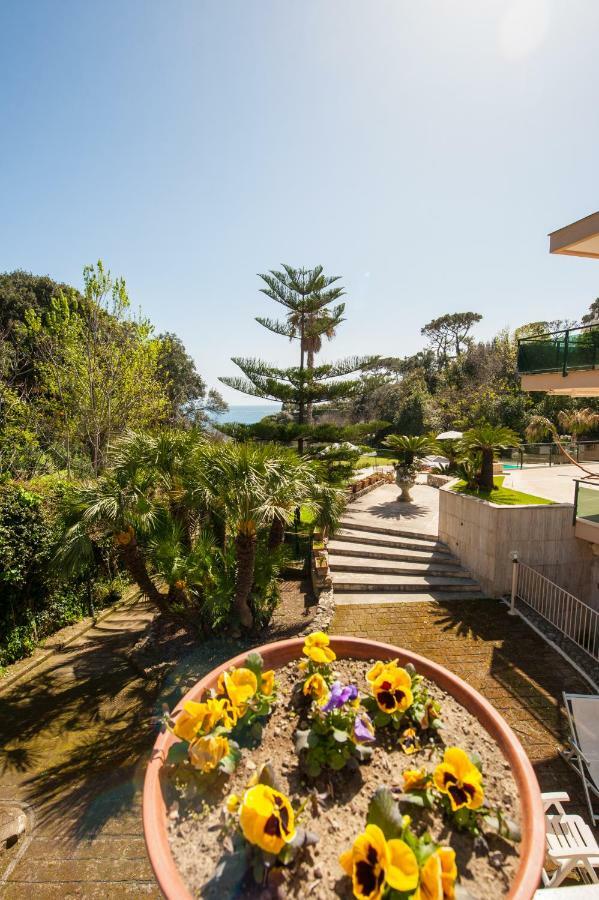 Holidays Naples Family - Pool In Front Of Capri 외부 사진