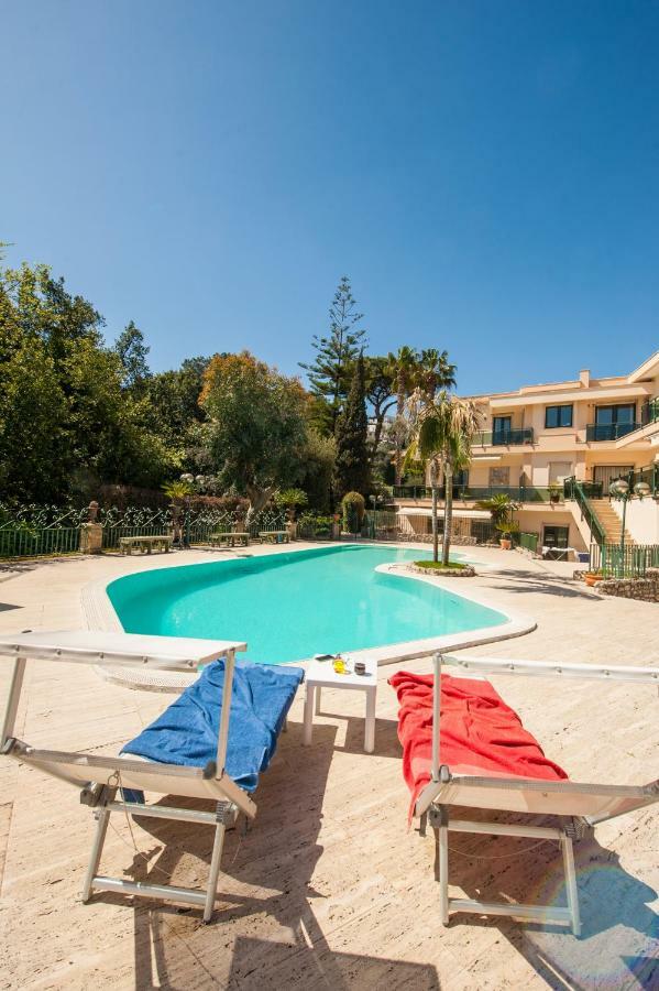 Holidays Naples Family - Pool In Front Of Capri 외부 사진